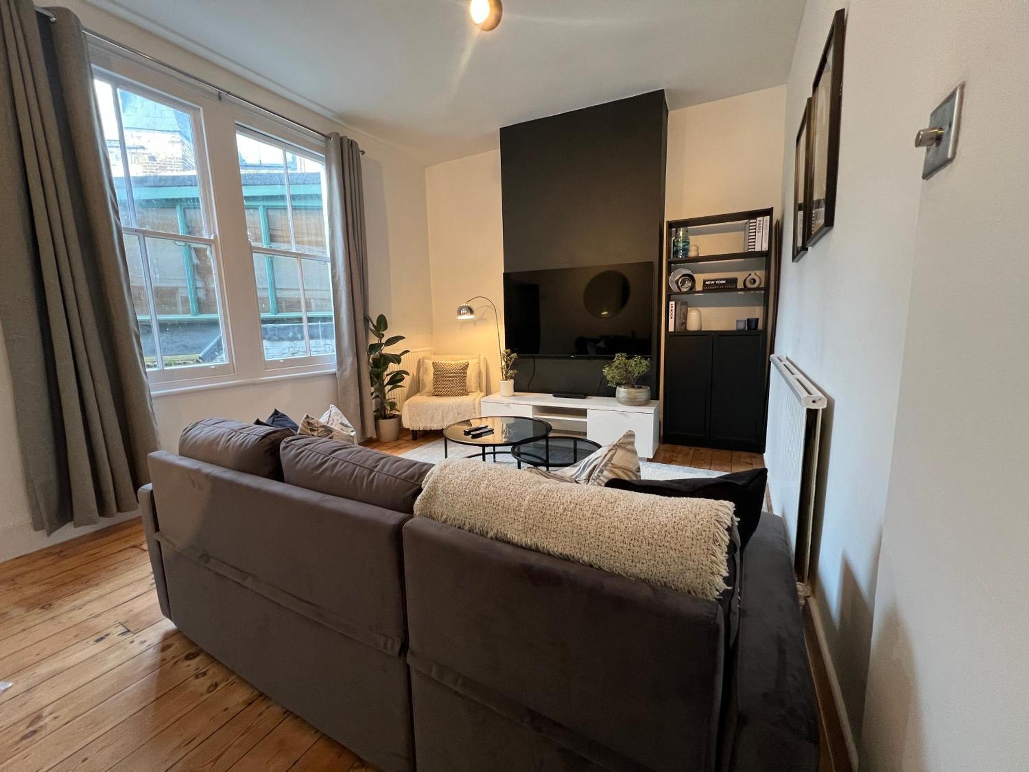 Fulham Tranquil 2Bd King Bed Home With Parking & Gdn Лондон Екстер'єр фото